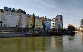 Family Apartment With Two Bathrooms Near To City Center